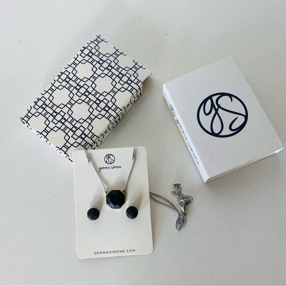 NEW GEMMA SIMONE Silver Black Pendant Necklace Stud Post Earrings Jewelry Set - Picture 5 of 6